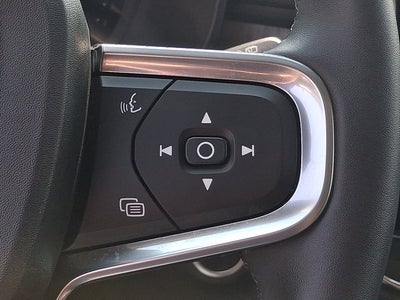 2024 Volvo XC40 Plus Bright Theme