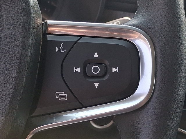 2024 Volvo XC40 Plus Bright Theme