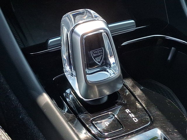 2024 Volvo XC40 Plus Bright Theme