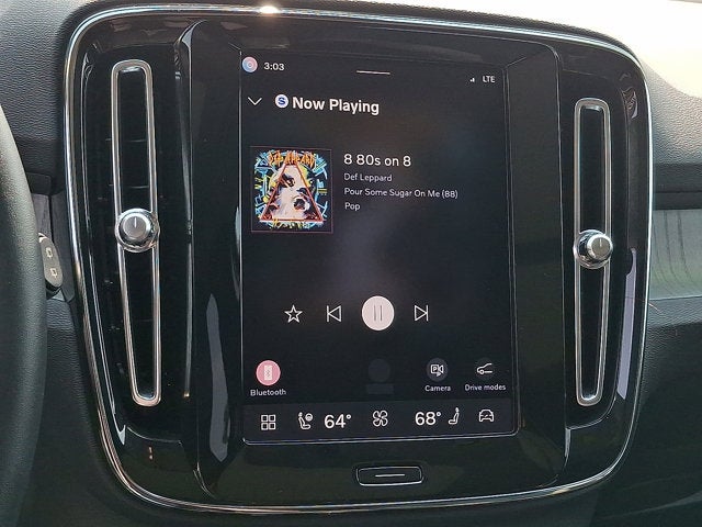 2024 Volvo XC40 Plus Bright Theme