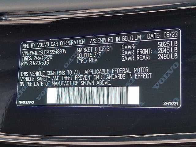 2024 Volvo XC40 Plus Bright Theme