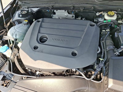 2024 Volvo XC40 Plus Bright Theme