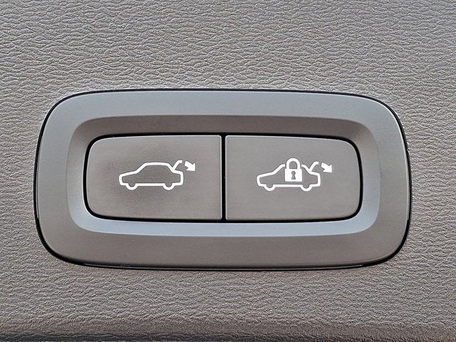 2024 Volvo XC40 Plus Bright Theme