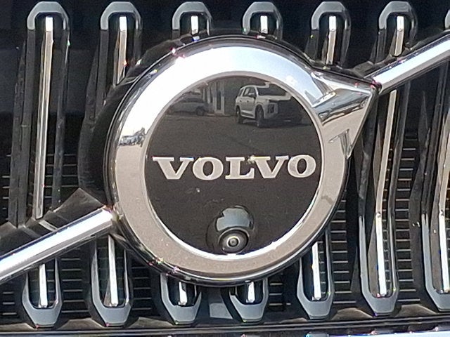 2024 Volvo XC40 Plus Bright Theme