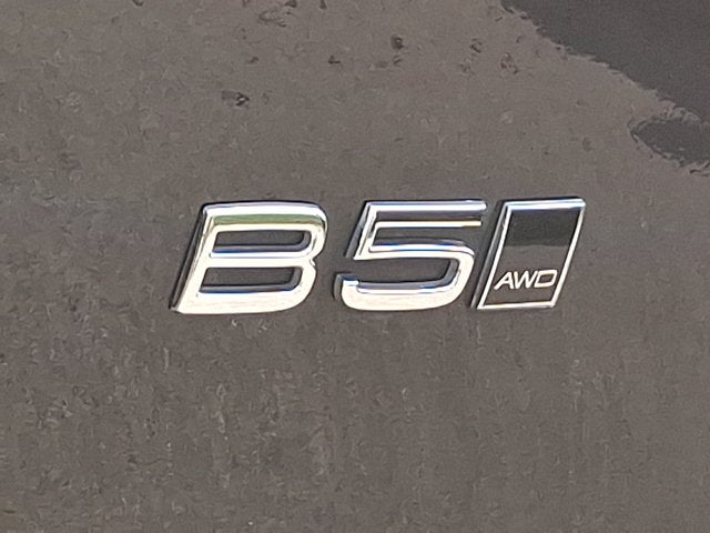 2024 Volvo XC40 Plus Bright Theme