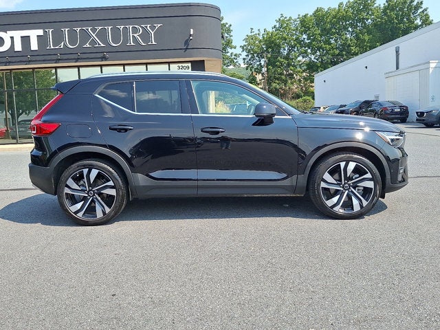 2024 Volvo XC40 Plus Bright Theme