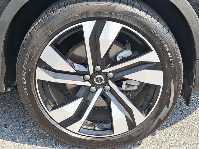2024 Volvo XC40 Plus Bright Theme