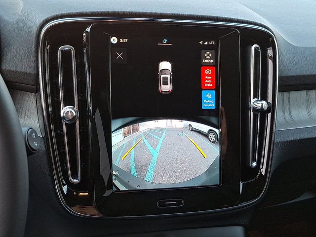 2026 Volvo XC40 Core