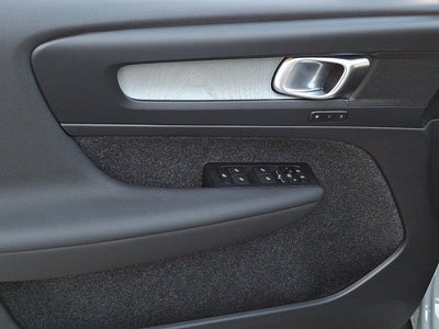 2026 Volvo XC40 Core