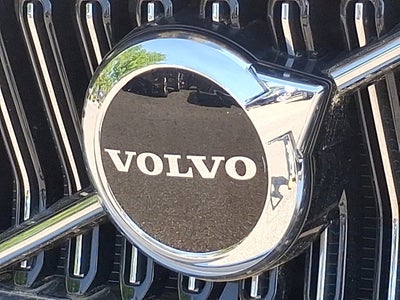 2024 Volvo XC40 B5 Core