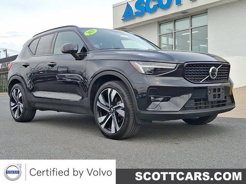 2025 Volvo XC40 Ultra Dark Theme