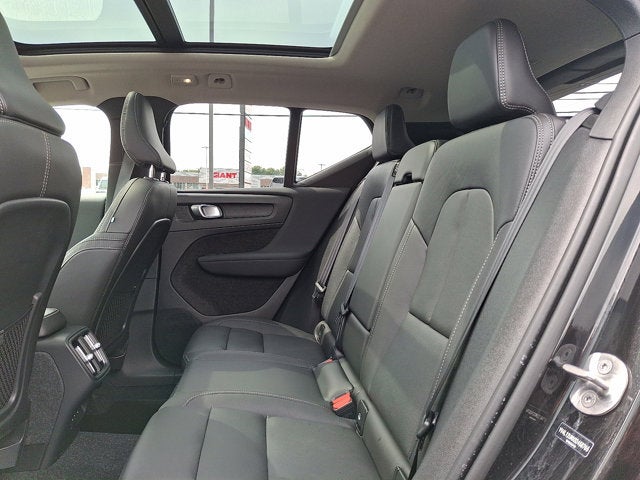 2025 Volvo XC40 Ultra Dark Theme