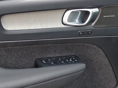 2025 Volvo XC40 Ultra Dark Theme