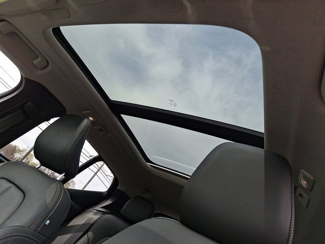 2025 Volvo XC40 Ultra Dark Theme