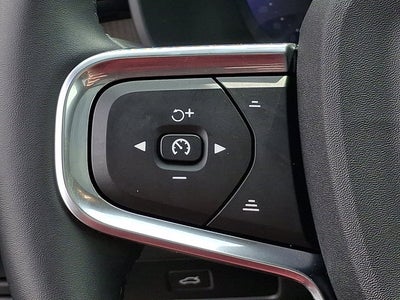 2025 Volvo XC40 Ultra Dark Theme