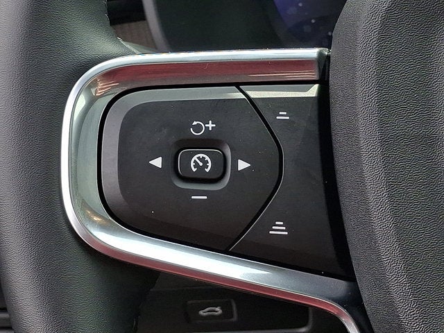 2025 Volvo XC40 Ultra Dark Theme