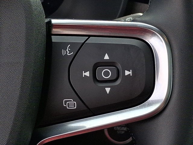 2025 Volvo XC40 Ultra Dark Theme