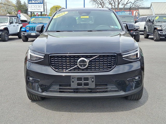2025 Volvo XC40 Ultra Dark Theme