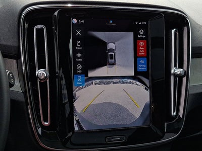 2025 Volvo XC40 Ultra Dark Theme