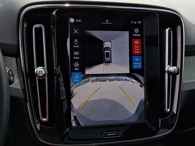 2025 Volvo XC40 Ultra Dark Theme