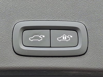 2025 Volvo XC40 Ultra Dark Theme