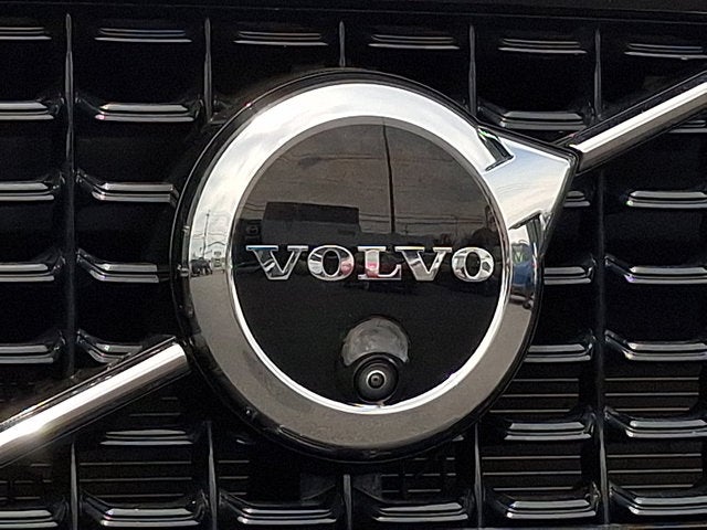 2025 Volvo XC40 Ultra Dark Theme