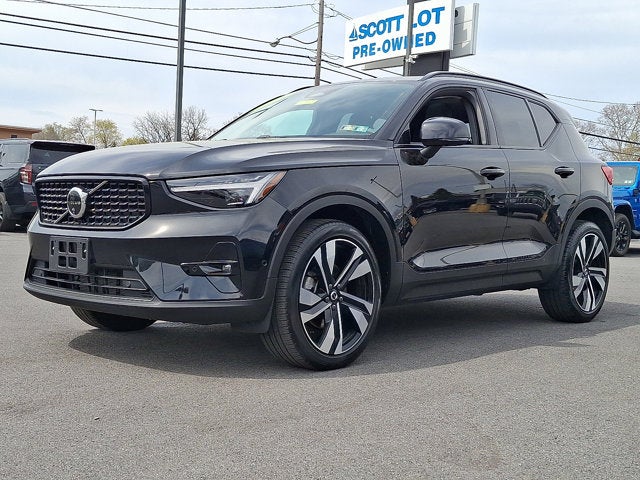 2025 Volvo XC40 Ultra Dark Theme