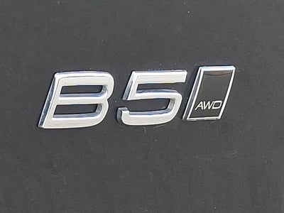 2025 Volvo XC40 Ultra Dark Theme