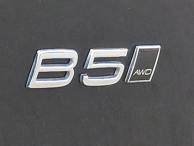 2025 Volvo XC40 Ultra Dark Theme