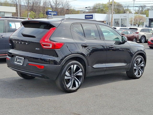 2025 Volvo XC40 Ultra Dark Theme