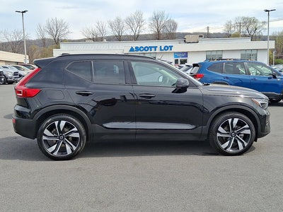 2025 Volvo XC40 Ultra Dark Theme