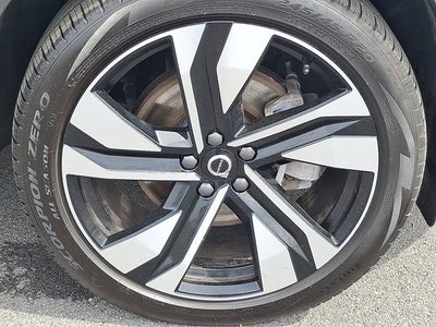 2025 Volvo XC40 Ultra Dark Theme