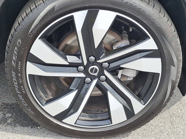 2025 Volvo XC40 Ultra Dark Theme