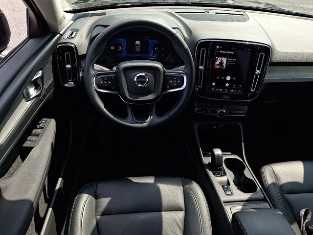 2023 Volvo XC40 Core