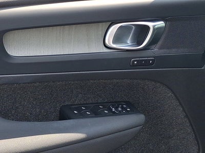 2023 Volvo XC40 Core