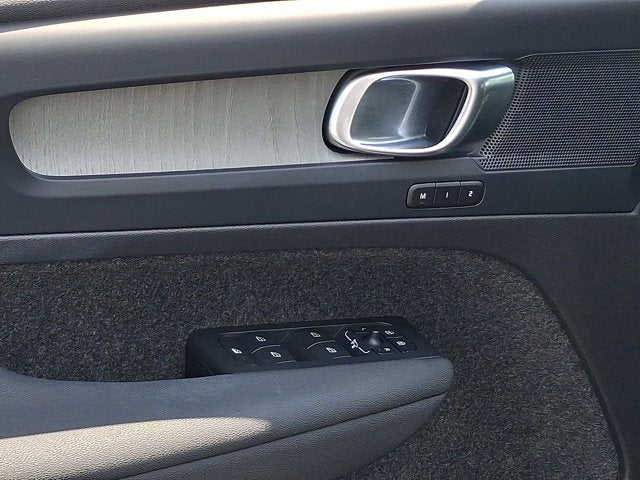 2023 Volvo XC40 Core
