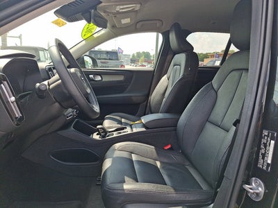 2023 Volvo XC40 Core