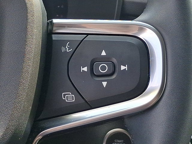 2023 Volvo XC40 Core