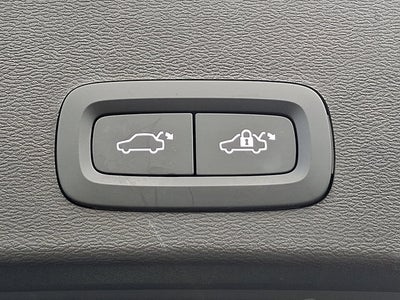 2023 Volvo XC40 Core
