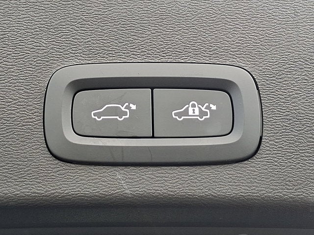 2023 Volvo XC40 Core