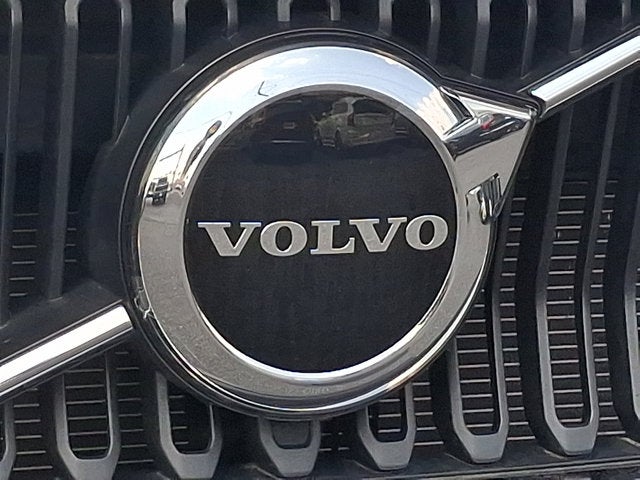 2023 Volvo XC40 Core