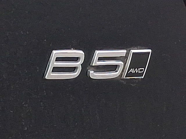 2023 Volvo XC40 Core