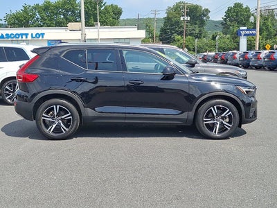 2023 Volvo XC40 Core