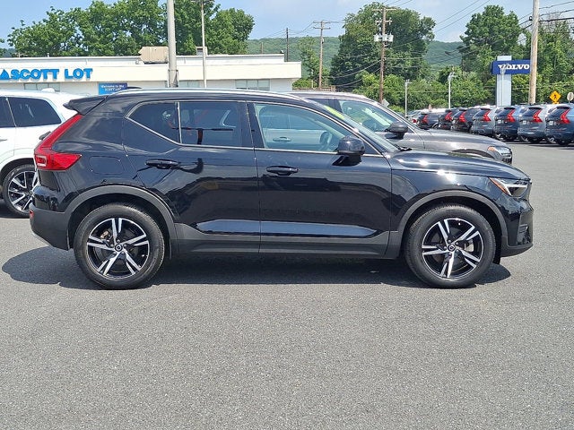 2023 Volvo XC40 Core