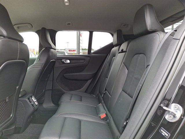 2023 Volvo XC40 Core
