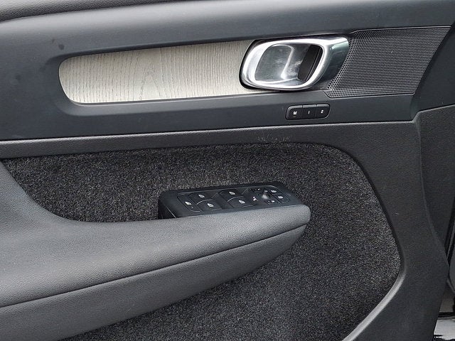 2023 Volvo XC40 Core