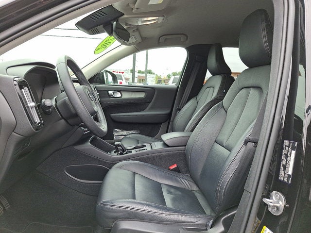 2023 Volvo XC40 Core