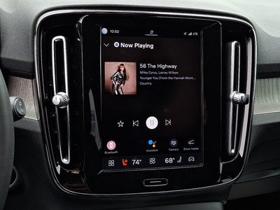 2023 Volvo XC40 Core