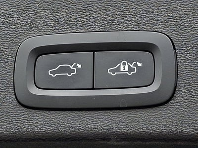 2023 Volvo XC40 Core