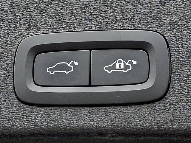 2023 Volvo XC40 Core